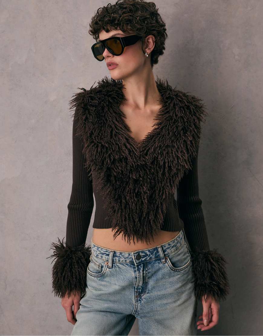 Stradivarius - Strickjacke in Braun mit abnehmbarem Kunstpelz-Brown von Stradivarius