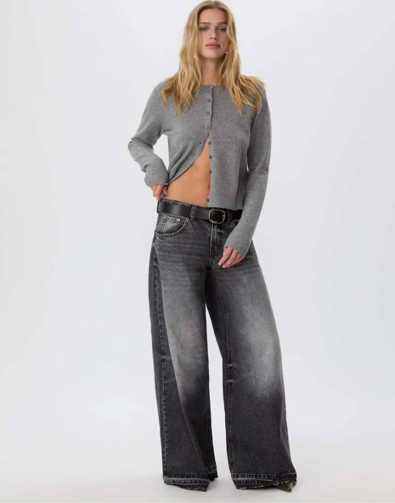 Stradivarius - Strickjacke in Dunkelgrau mit weicher Haptik und Knöpfen von Stradivarius
