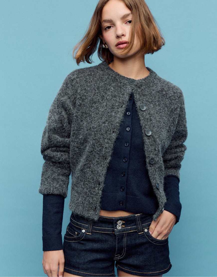 Stradivarius - Strickjacke in Dunkelgrau mit weiten Ärmeln von Stradivarius