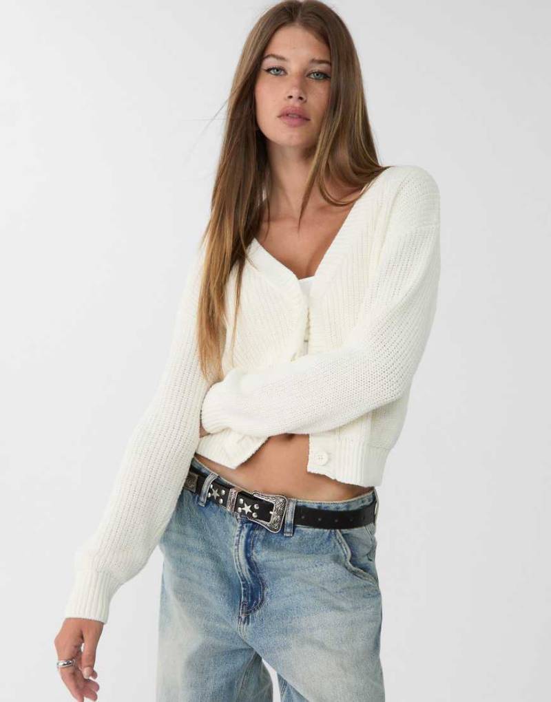 Stradivarius - Strickjacke in Ecru mit Knopfleiste-Weiß von Stradivarius