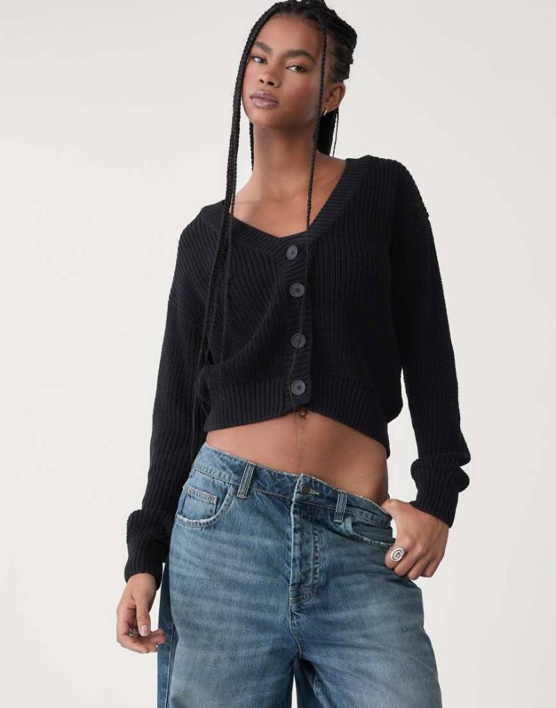 Stradivarius - Strickjacke in Schwarz mit Knopfleiste von Stradivarius