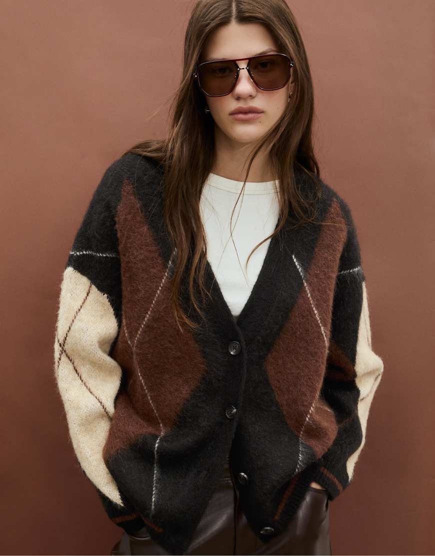 Stradivarius - Strickjacke in Schwarz mit Rautenmuster von Stradivarius