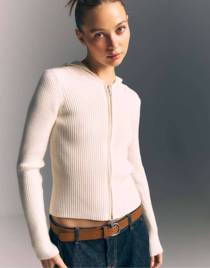 Stradivarius - Strickjacke in Vanille mit Kapuze mit Kunstpelzbesatz-Weiß von Stradivarius