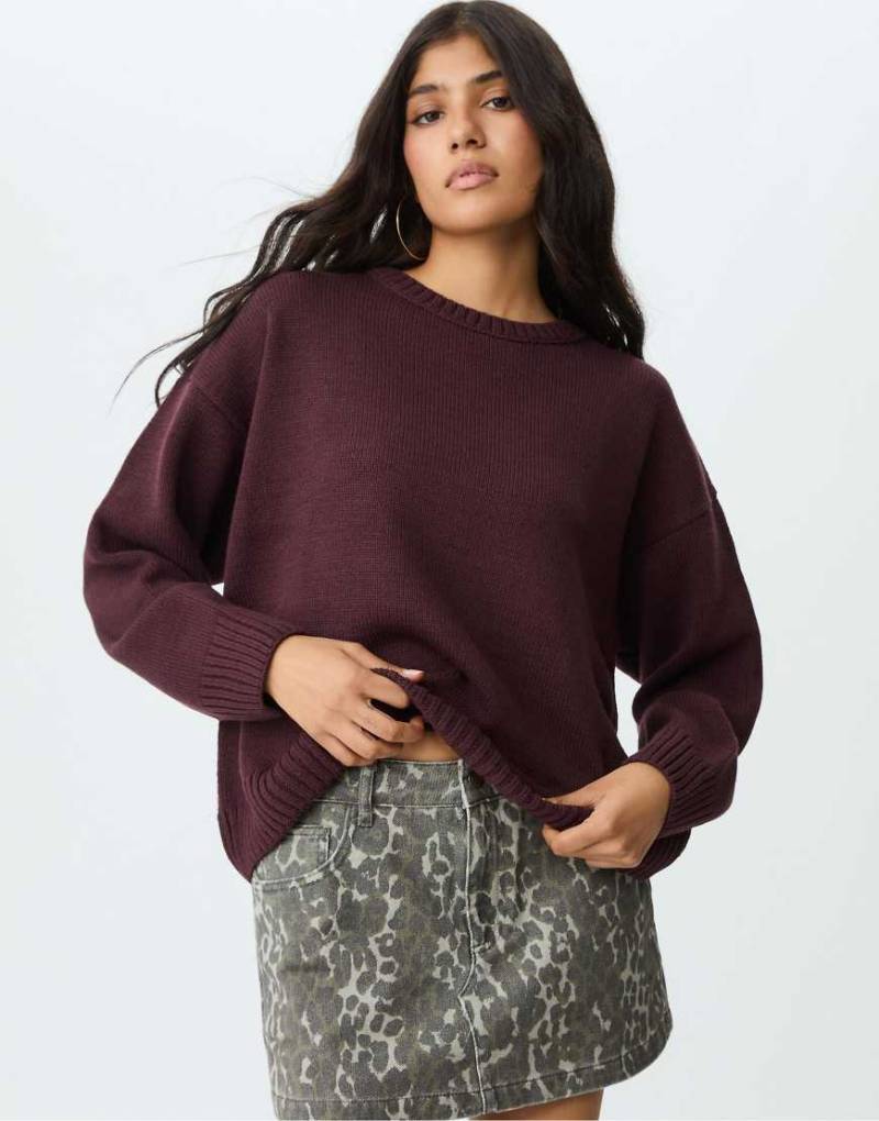 Stradivarius - Strickpullover in Burgunderrot mit Rundhalsausschnitt von Stradivarius