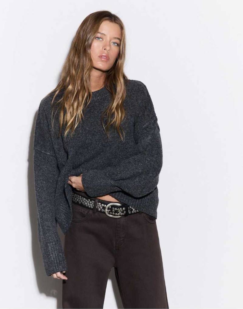 Stradivarius - Strickpullover in Dunkelgrau mit Rundhalsausschnitt von Stradivarius