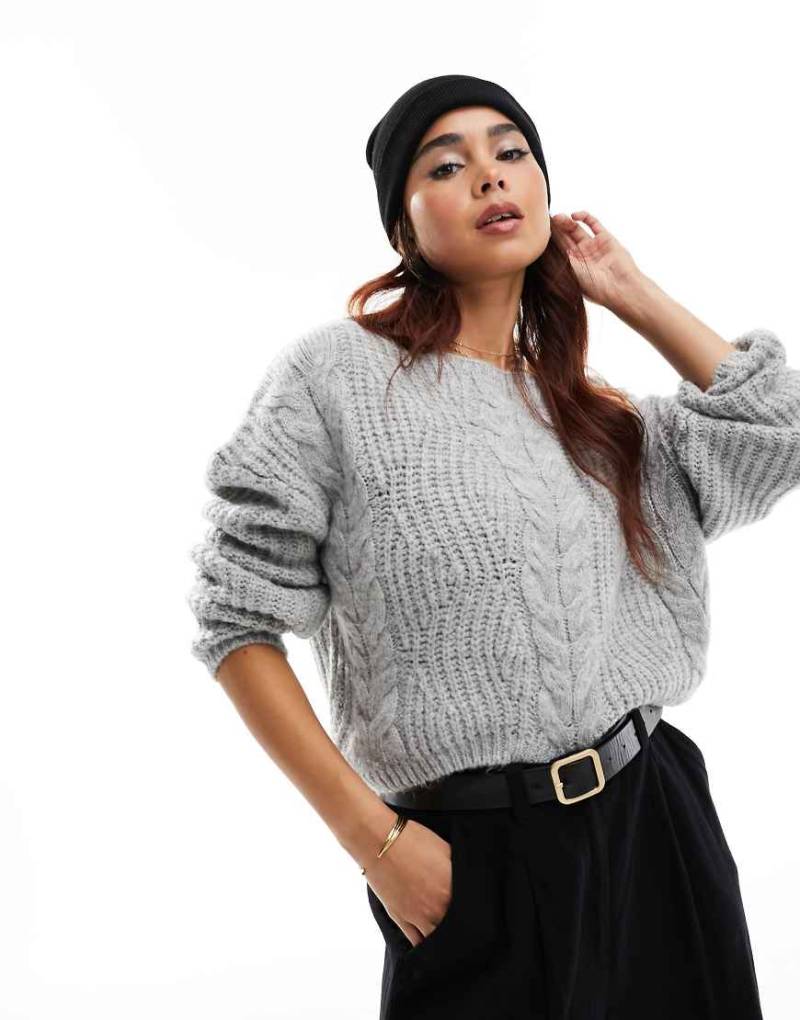 Stradivarius - Strickpullover in Grau mit Zopfmuster von Stradivarius