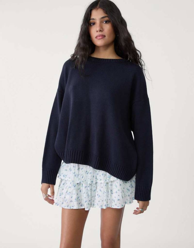 Stradivarius - Strickpullover in Marineblau mit Rundhalsausschnitt von Stradivarius