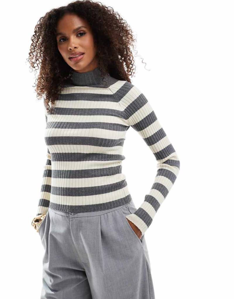 Stradivarius - Strickpullover mit grauen und beigen Streifen-Bunt von Stradivarius