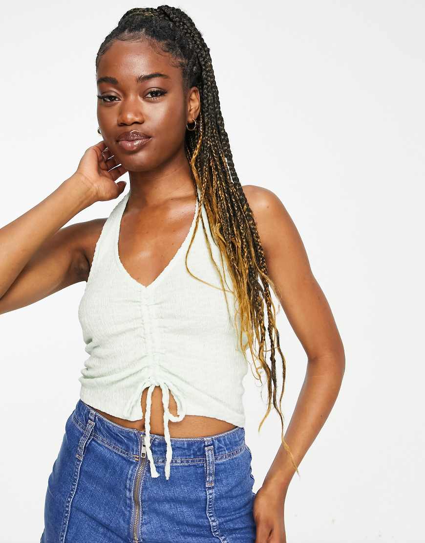 Stradivarius - Strukturiertes, gerafftes Neckholder-Oberteil in Salbeigrün von Stradivarius