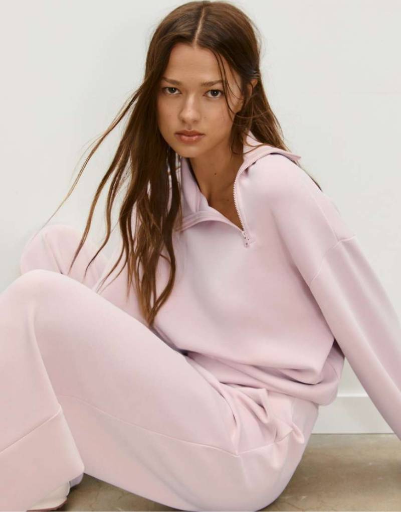 Stradivarius - Sweatshirt in Bubblegum-Rosa mit weicher Haptik und seitlichem Reißverschluss von Stradivarius