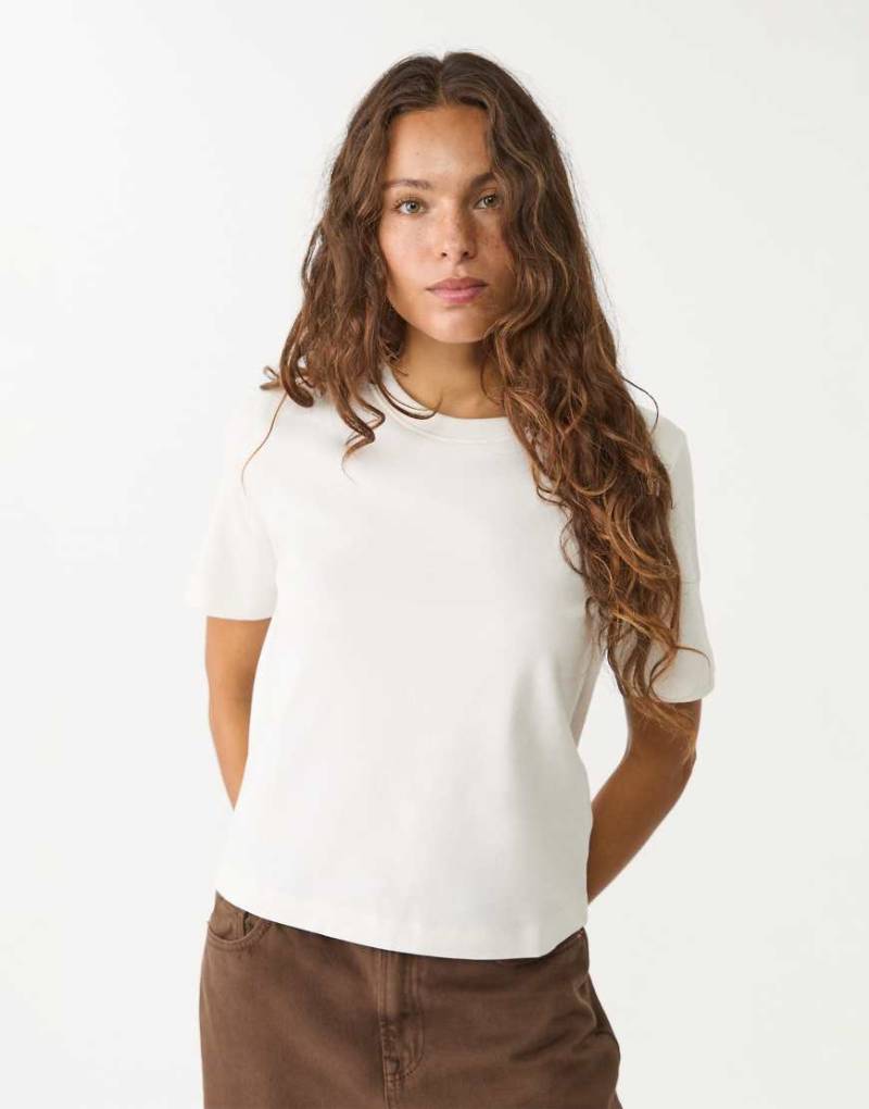 Stradivarius - T-Shirt in Ecru-Neutral von Stradivarius
