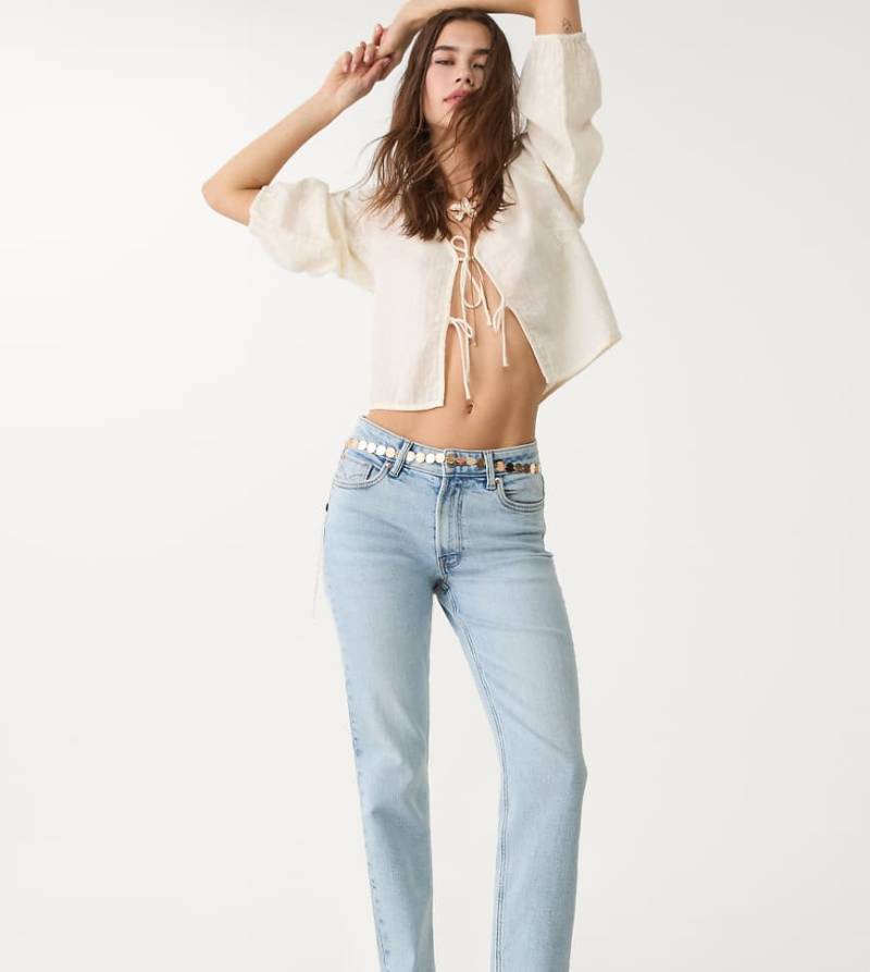 Stradivarius Tall - 1465 - Slim-Fit-Mom-Jeans in Hellblau von Stradivarius