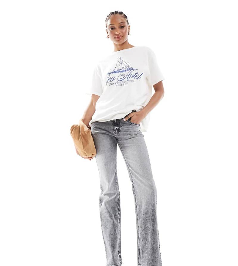 Stradivarius Tall - D98 - Gerade geschnittene Jeans in Mittelgrau mit Vintage-Effekt von Stradivarius