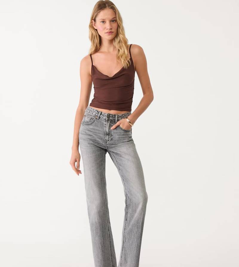 Stradivarius Tall - D98 - Gerade geschnittene Jeans in Mittelgrau mit Vintage-Effekt Stradivarius Tall - D98 - Gerade geschnittene Jeans in Mittelgrau mit Vintage-Effekt von Stradivarius