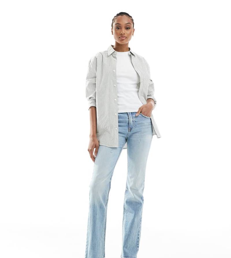 Stradivarius Tall - D98 - Jeans in hellblauer Waschung mit geradem Schnitt von Stradivarius