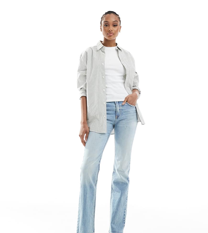 Stradivarius Tall - D98 - Jeans in hellblauer Waschung mit geradem Schnitt von Stradivarius