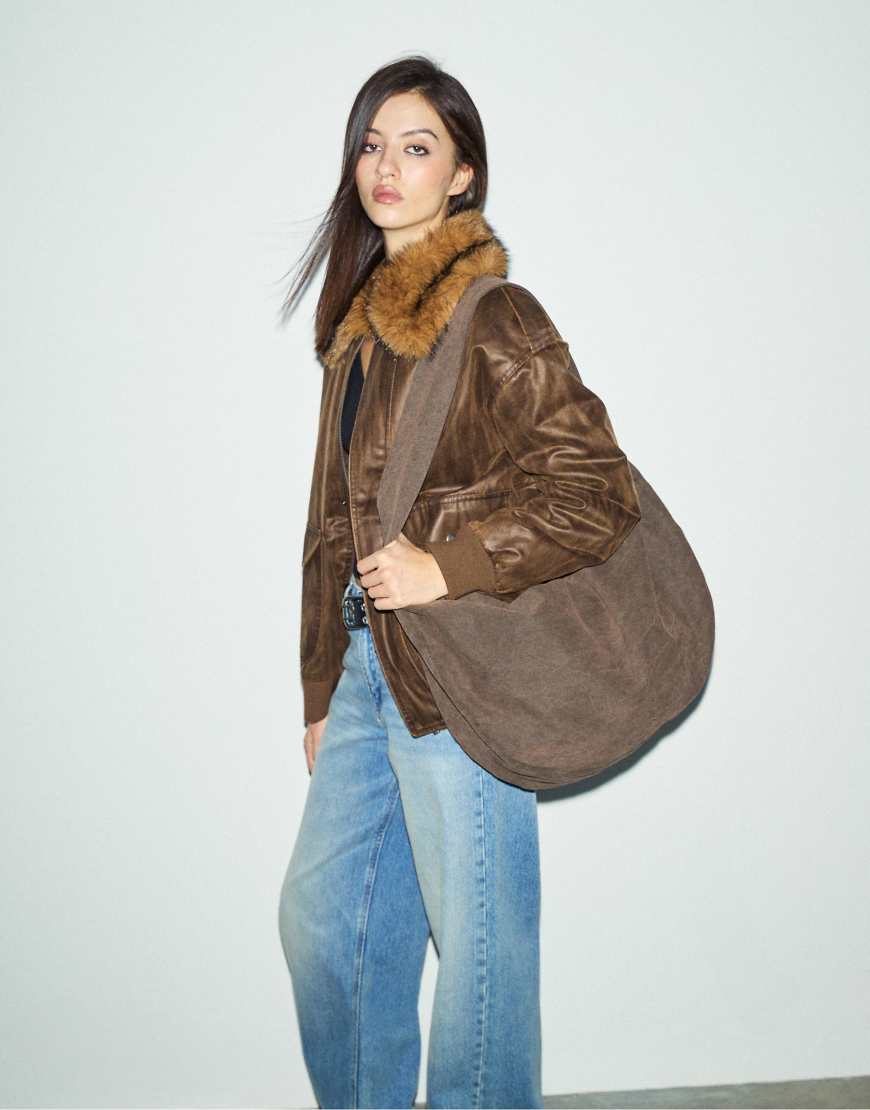 Stradivarius - Tasche aus gewaschener Baumwolle in Braun-Brown von Stradivarius