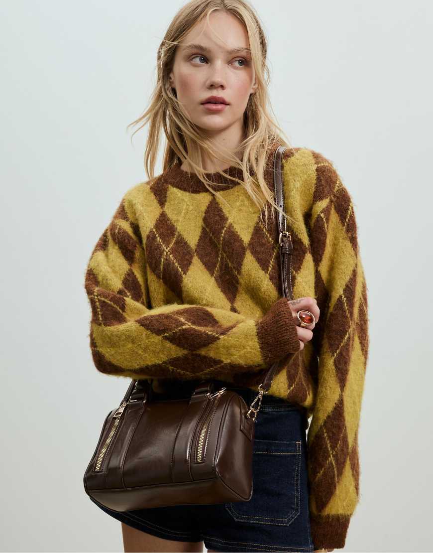 Stradivarius - Tasche in brauner Lederoptik mit Reißverschlüssen-Brown von Stradivarius