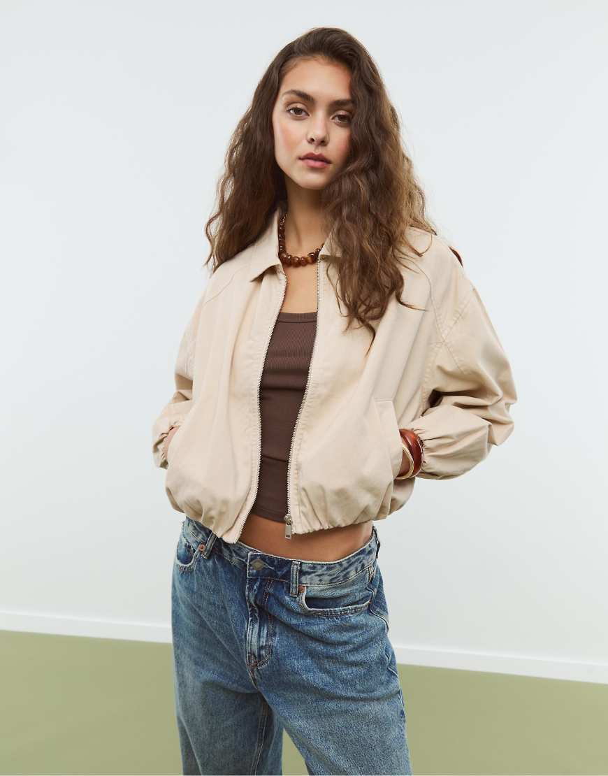 Stradivarius - Twill-Ballonjacke in Steinbeige-Weiß von Stradivarius