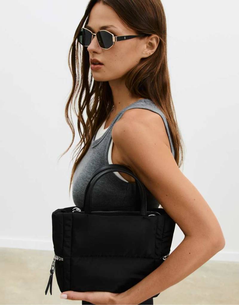 Stradivarius - Umhängetasche in Schwarz aus gestepptem Stoff von Stradivarius