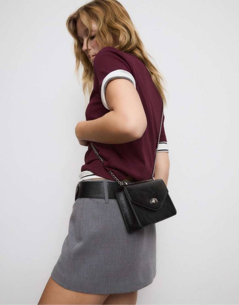 Stradivarius - Umhängetasche in Schwarz mit Verschluss von Stradivarius