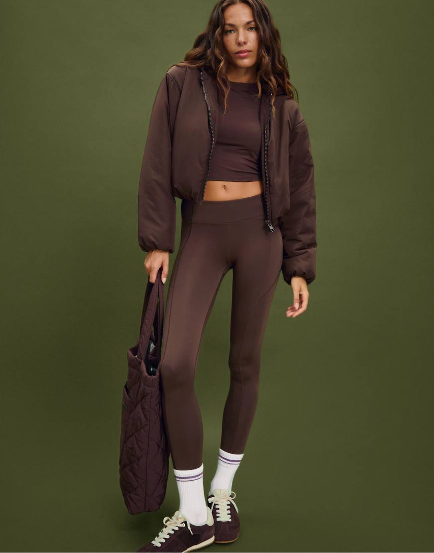 Stradivarius - Verkürzte Leggings in Braun mit Cut-Out-Brown von Stradivarius