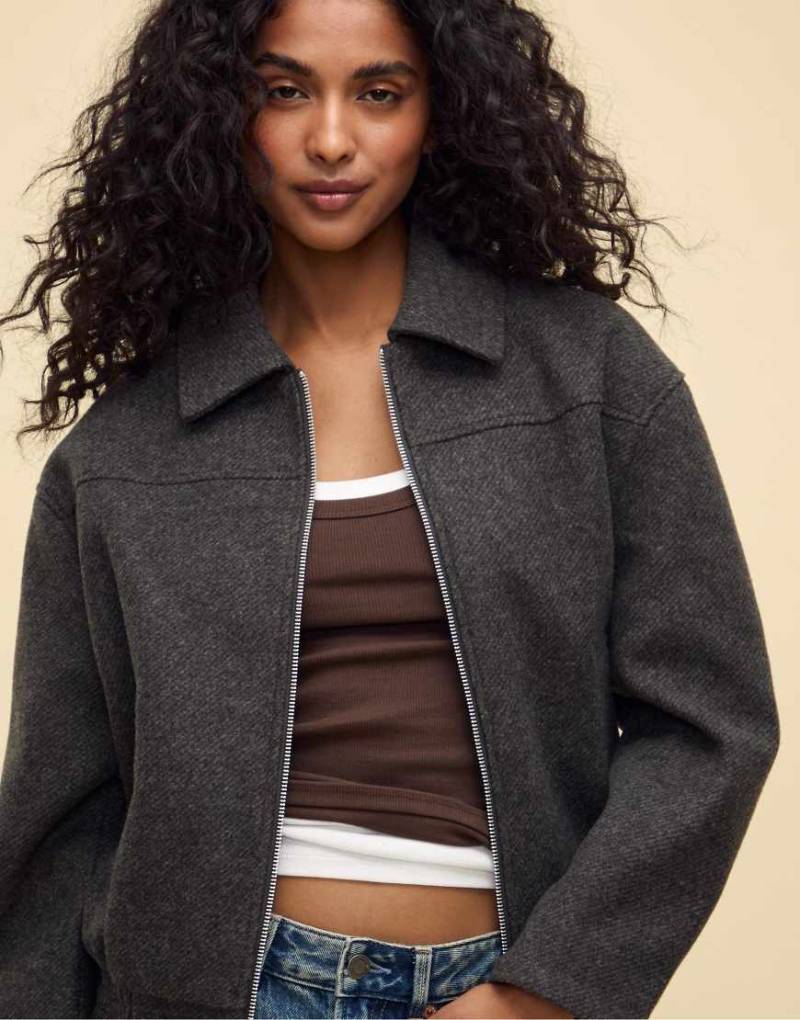 Stradivarius - Weiche Bomberjacke in Dunkelgrau von Stradivarius