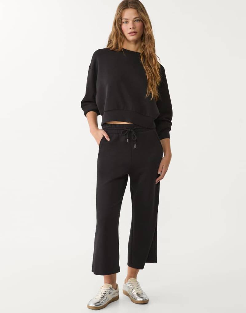 Stradivarius - Weiche Culottes in Schwarz von Stradivarius