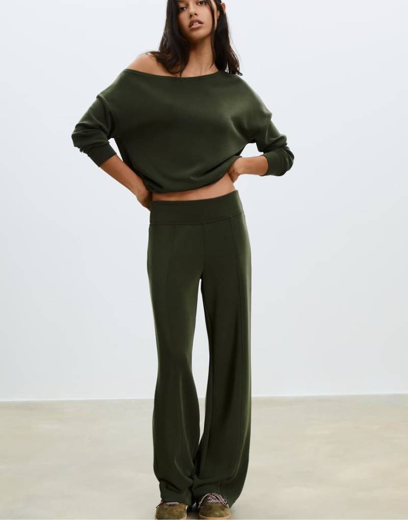 Stradivarius - Weiche Jogginghose in Grün mit geradem Schnitt und Ziernaht von Stradivarius