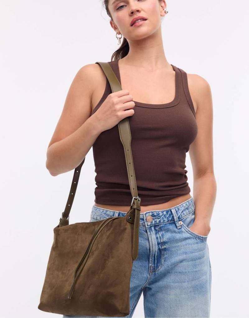Stradivarius - Weiche Schultertasche in Khaki-Grün von Stradivarius