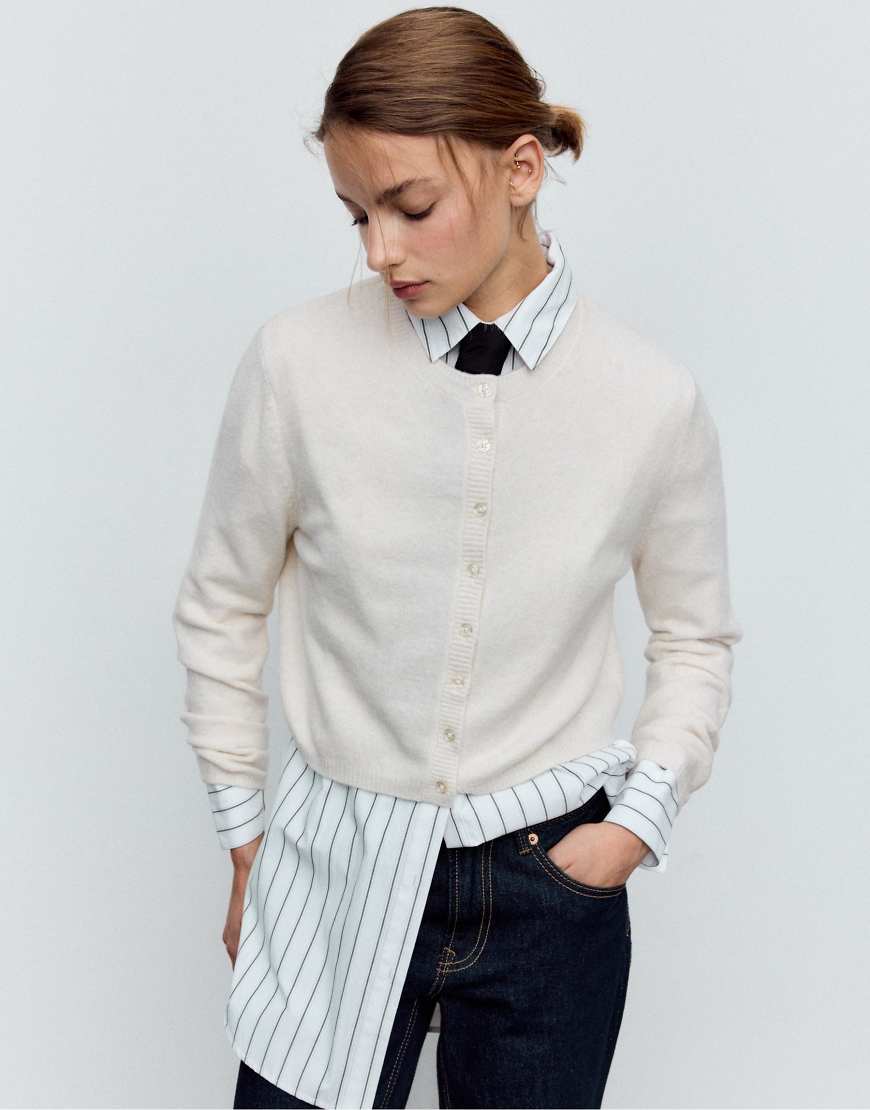 Stradivarius - Weiche Strickjacke in Steinbeige mit Knopfleiste-Weiß von Stradivarius