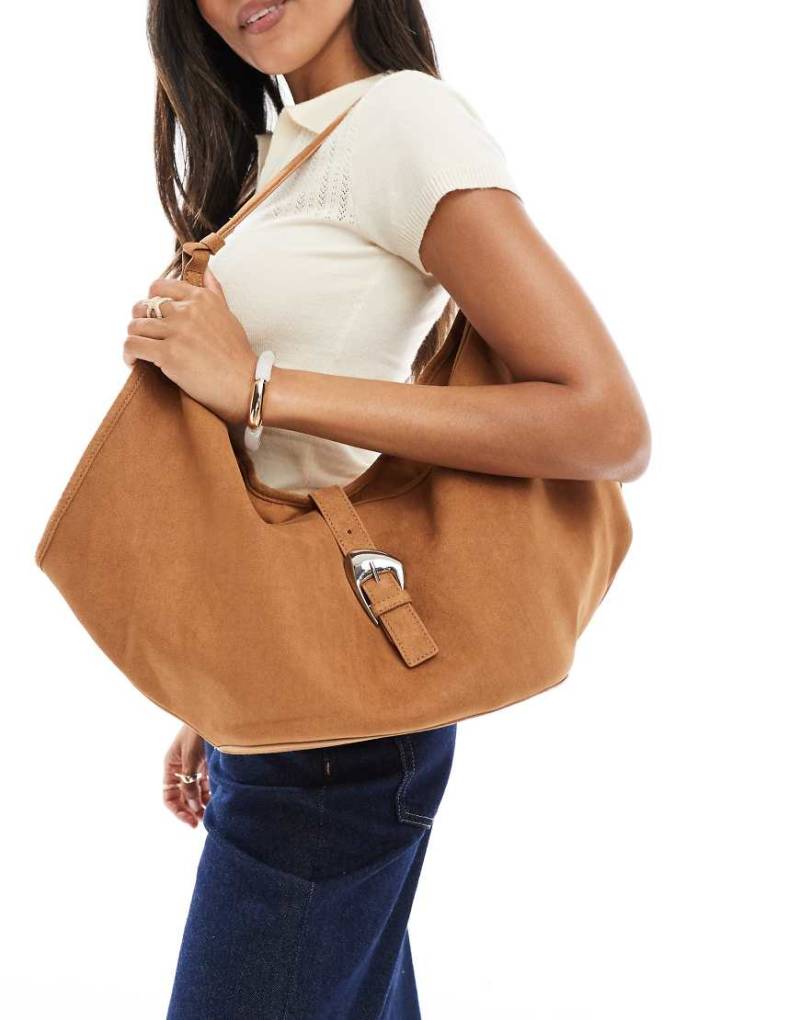 Stradivarius - Weiche Tasche aus Wildlederimitat in Hellbraun mit Schnallendetail von Stradivarius