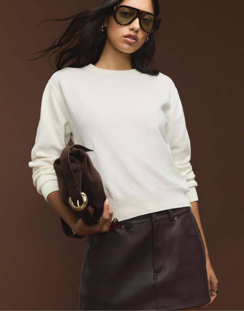 Stradivarius - Weicher Basic-Strickpullover in Ecru-Weiß von Stradivarius