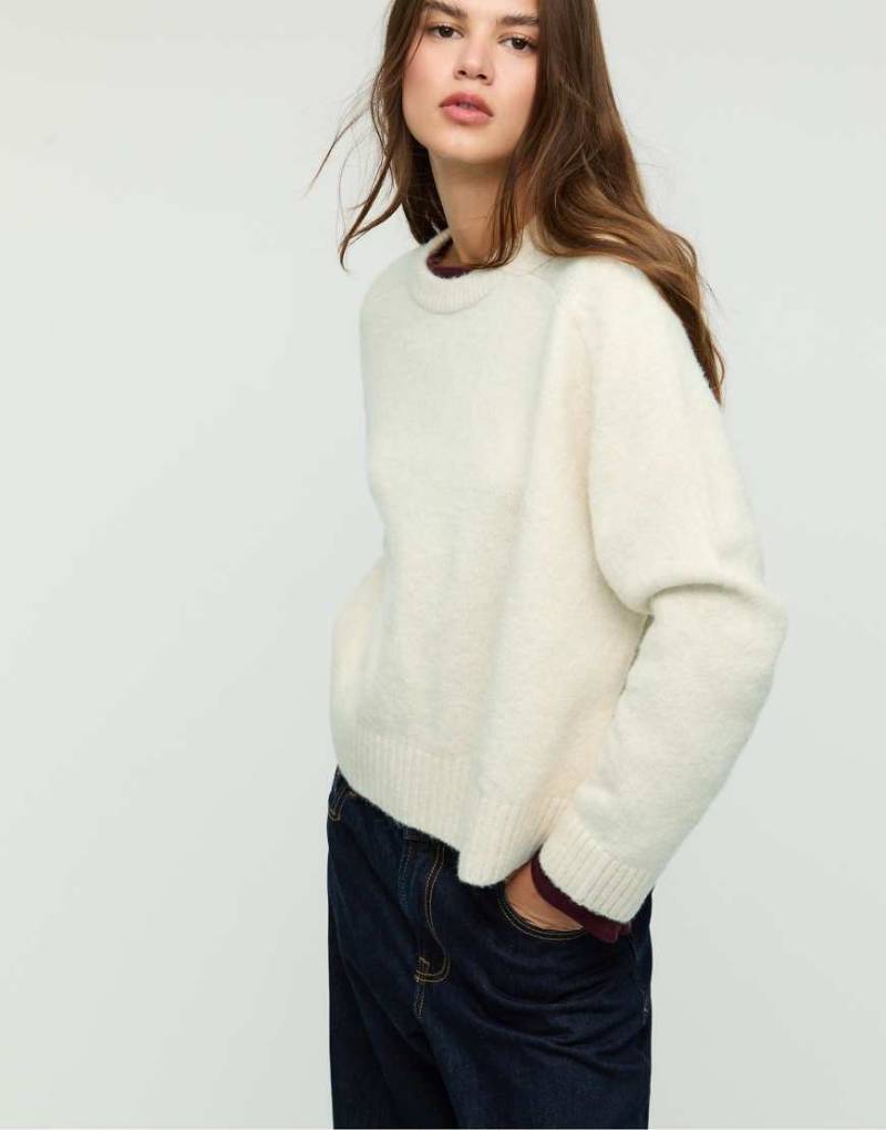 Stradivarius - Weicher Basic-Strickpullover in Ecru-Weiß von Stradivarius