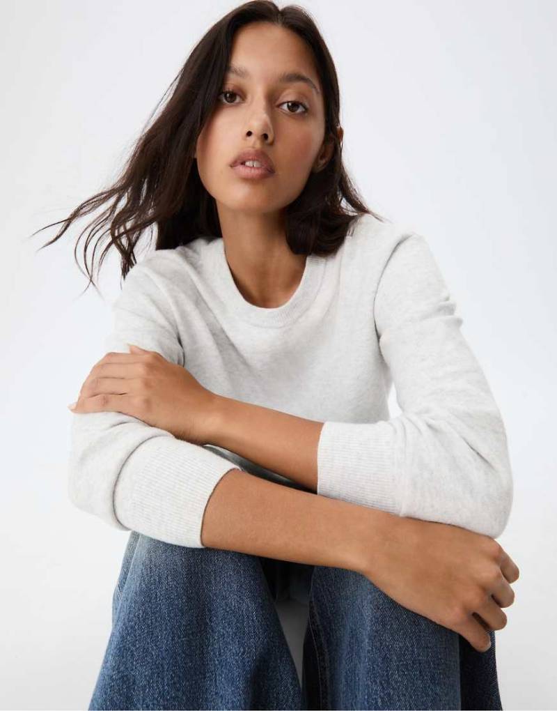 Stradivarius - Weicher Basic-Strickpullover in Perlengrau von Stradivarius