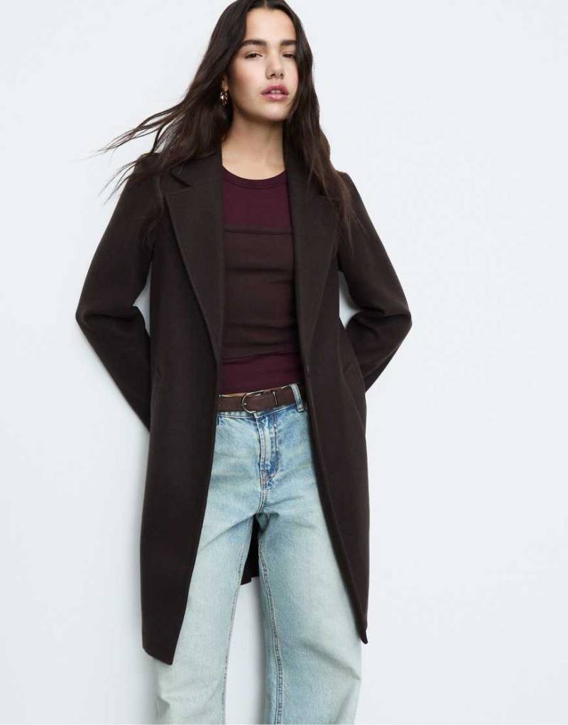 Stradivarius - Weicher Midi-Mantel in Braun mit Knopfleiste-Brown von Stradivarius