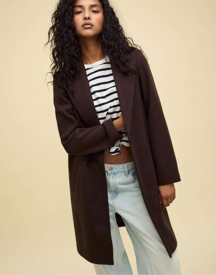 Stradivarius - Weicher Midi-Mantel in Braun mit Knopfleiste-Brown von Stradivarius