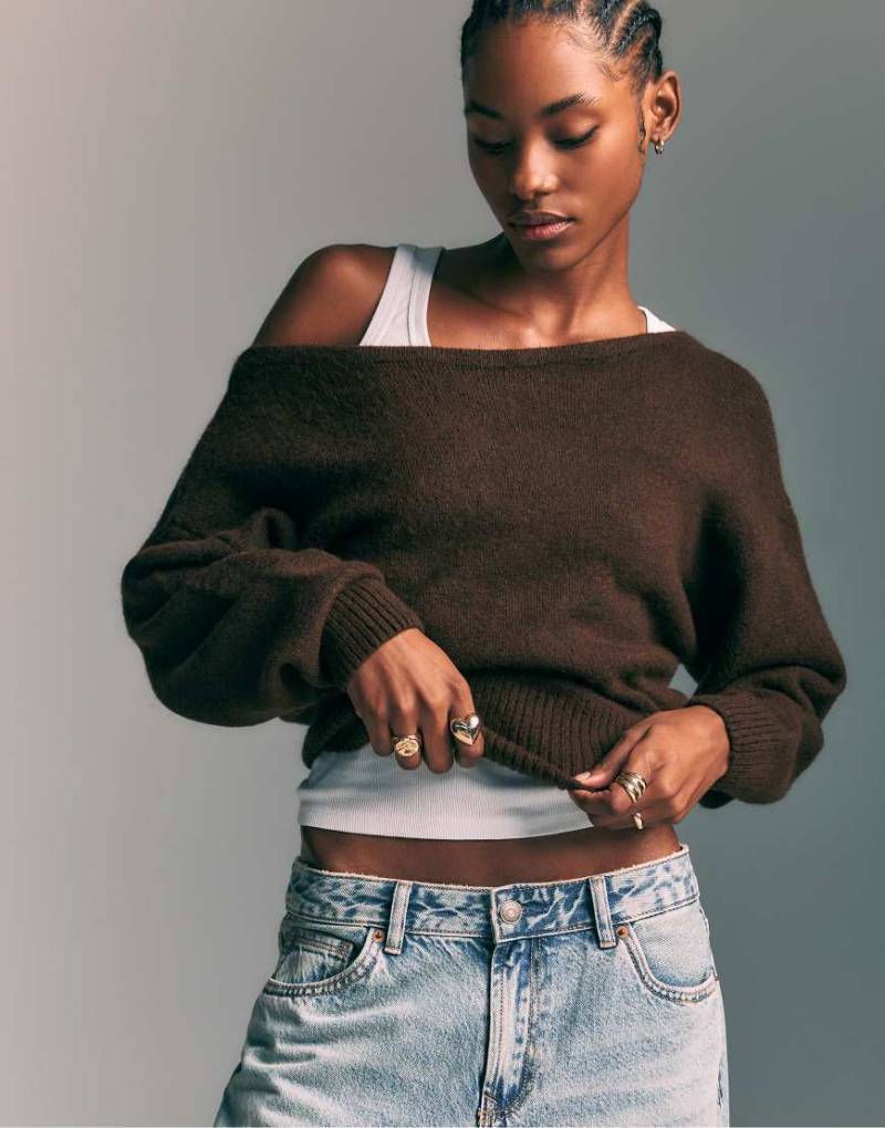 Stradivarius - Weicher Strickpullover in Braun mit U-Boot-Ausschnitt-Brown von Stradivarius