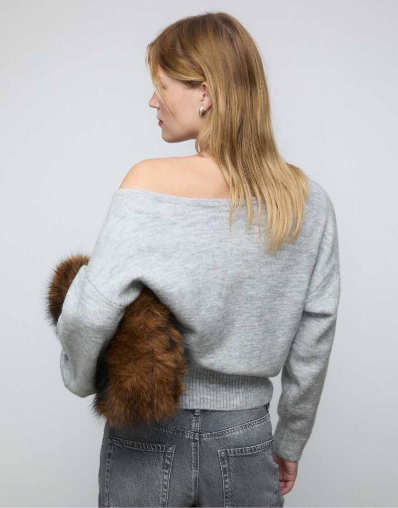 Stradivarius - Weicher Strickpullover in meliertem Grau mit U-Boot-Ausschnitt von Stradivarius