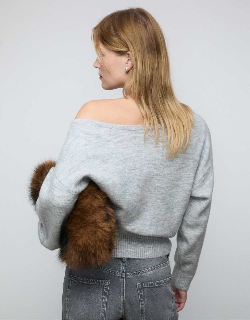 Stradivarius - Weicher Strickpullover in meliertem Grau mit U-Boot-Ausschnitt von Stradivarius