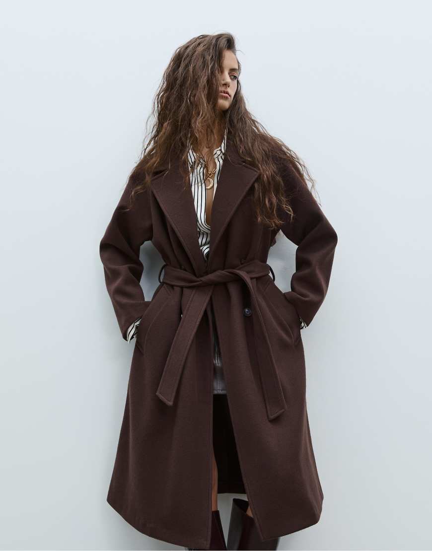 Stradivarius - Weicher Trenchcoat in Braun-Brown Stradivarius - Weicher Trenchcoat in Braun-Brown von Stradivarius