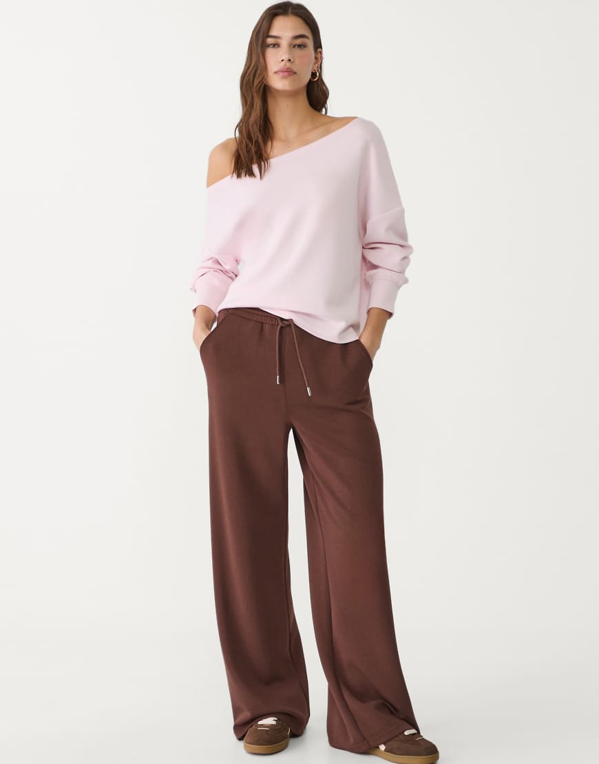 Stradivarius - Weiches, schulterfreies Sweatshirt in Pastellrosa von Stradivarius