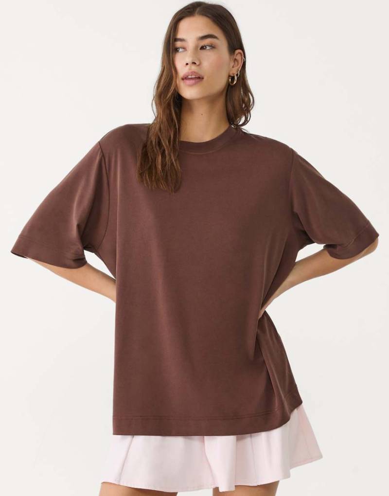 Stradivarius - Weiches Oversize-T-Shirt in Braun von Stradivarius