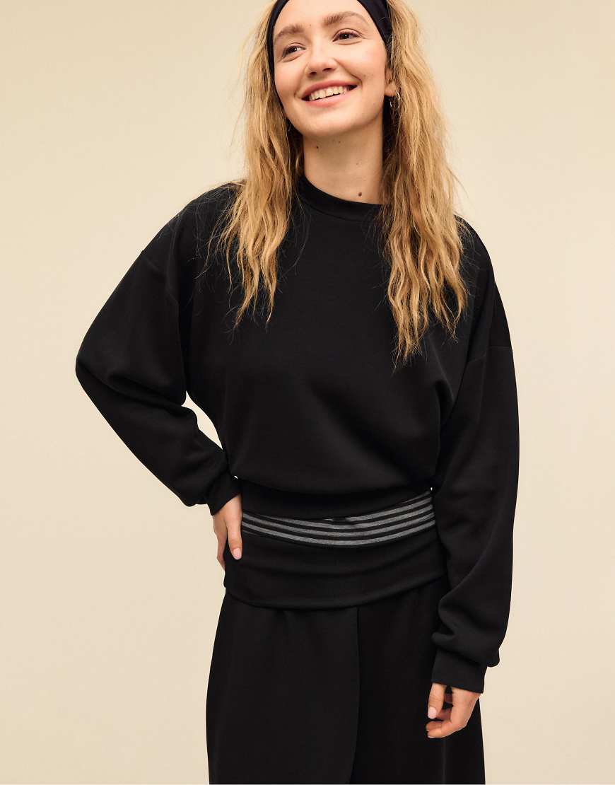 Stradivarius - Weiches Sweatshirt in Schwarz mit Fledermausärmeln von Stradivarius