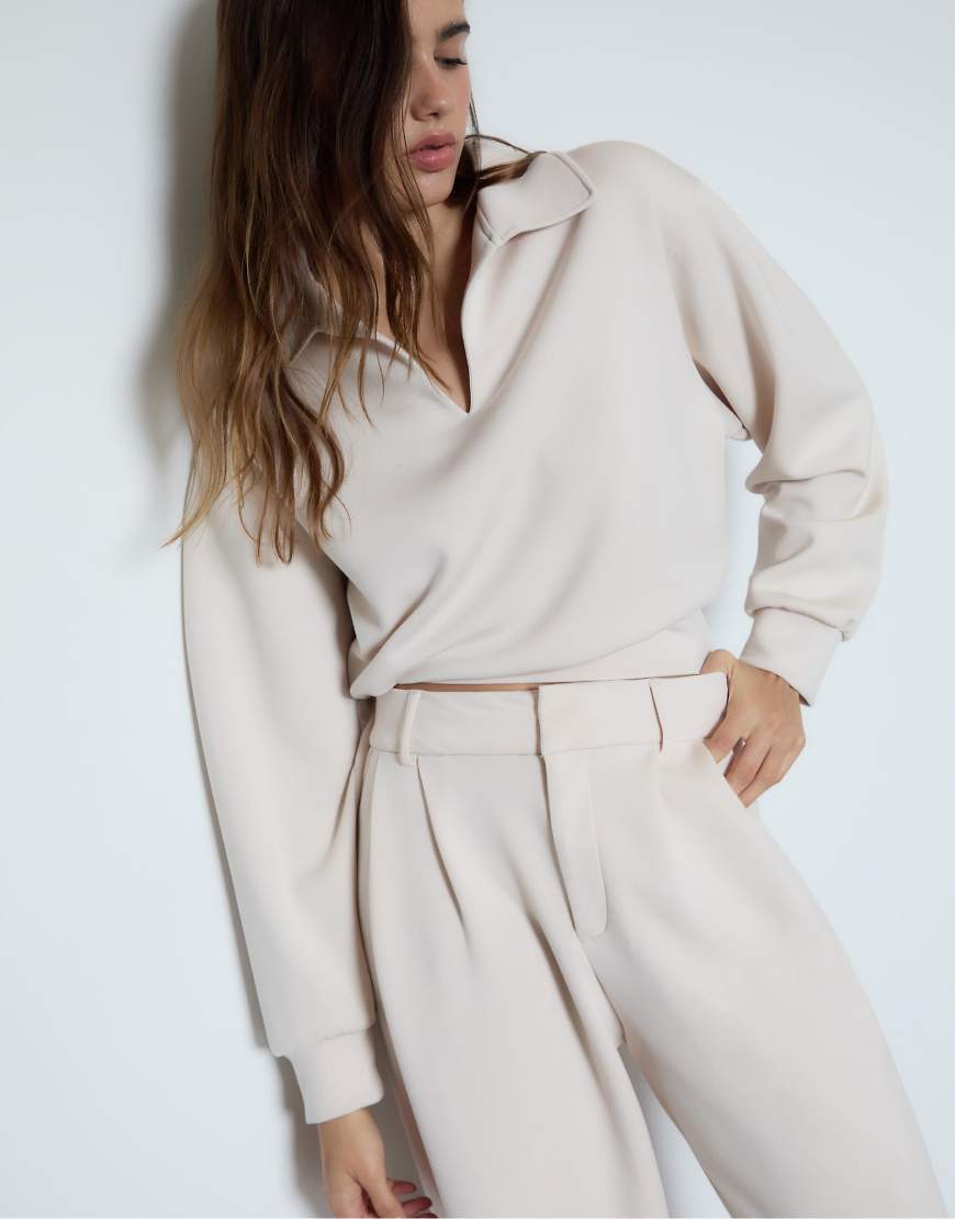 Stradivarius - Weiches Sweatshirt in Steinbeige-Neutral von Stradivarius