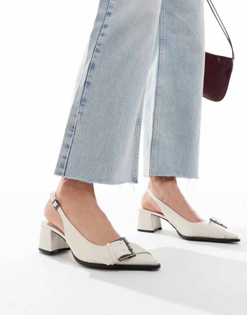 Stradivarius - Weiße Schuhe mit Knöchelriemen von Stradivarius