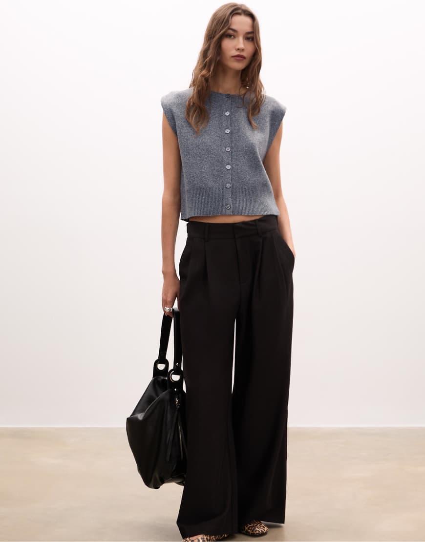 Stradivarius - Weste aus Strickstoff in Dunkelgrau mit Schulterpolstern von Stradivarius