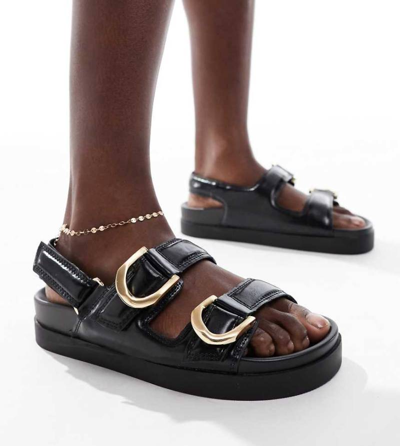 Stradivarius Wide Fit - Flache Sandalen in Schwarz mit dicker Sohle, weite Passform von Stradivarius