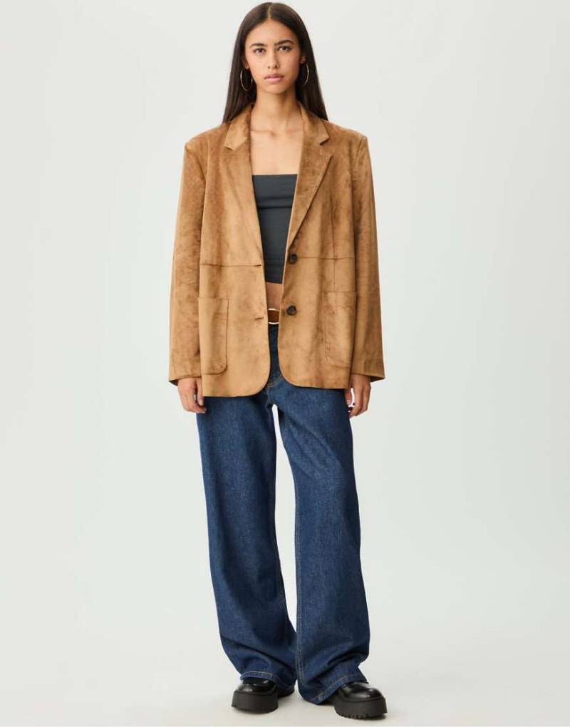 Stradivarius - Wildlederimitat-Blazer in Stein mit Taschen-Weiß von Stradivarius