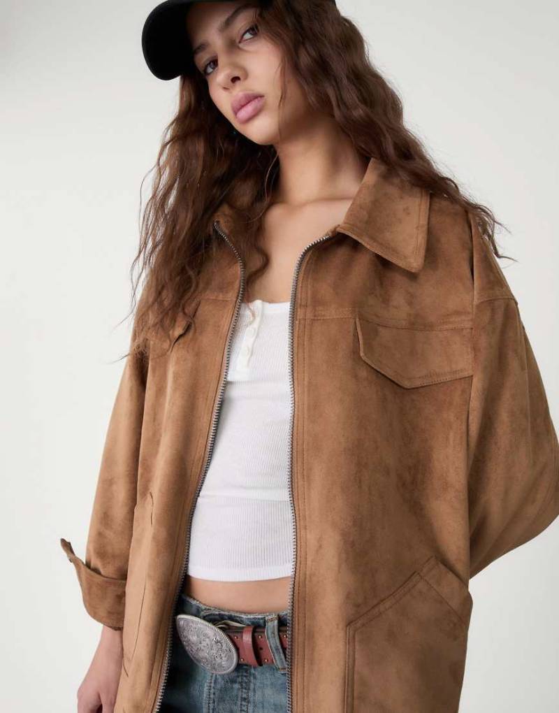 Stradivarius - Wildlederimitat-Jacke in Karamell mit Schnallen-Braun von Stradivarius